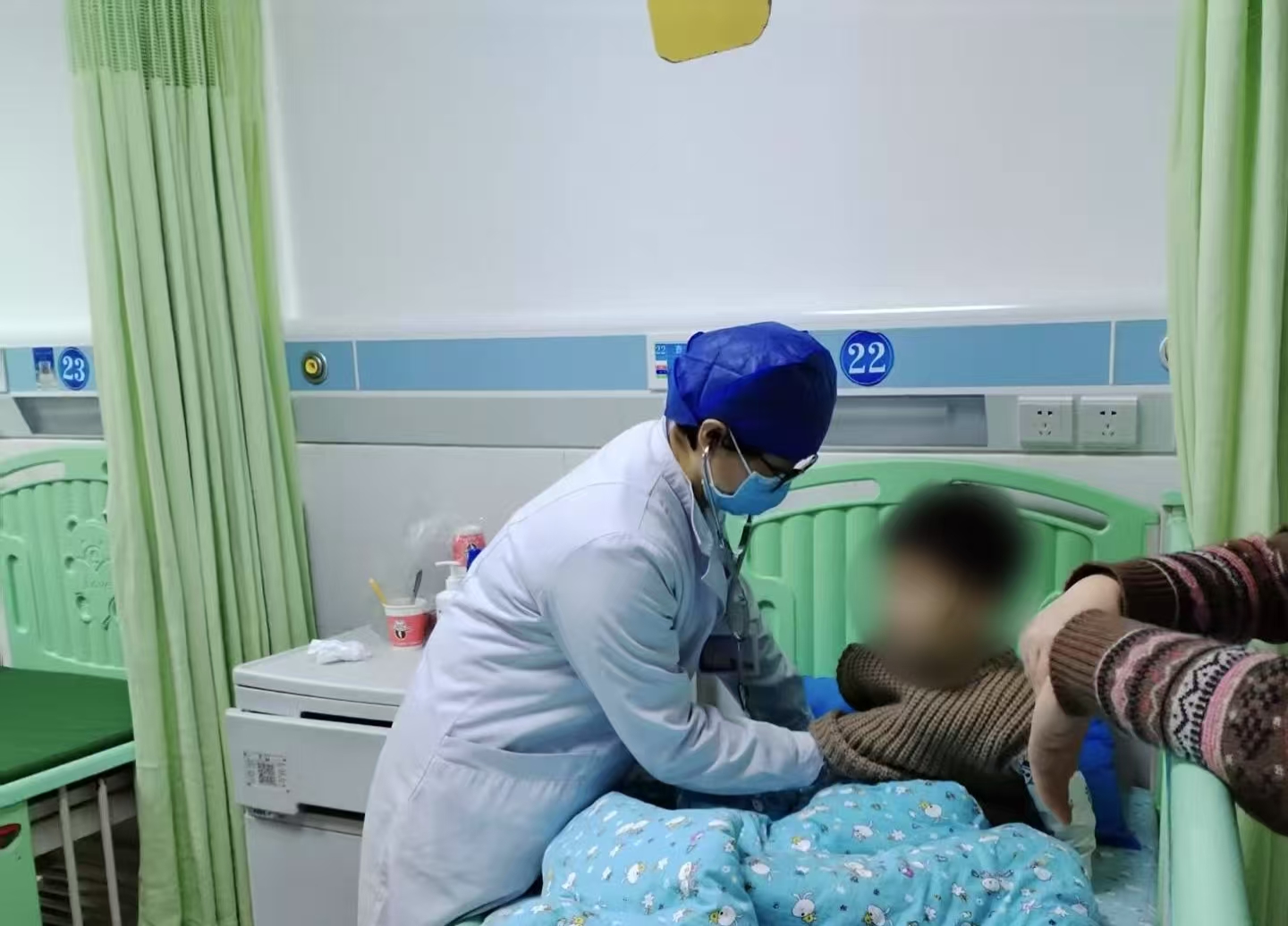 童心守护者：儿科医生的温暖诊疗手记